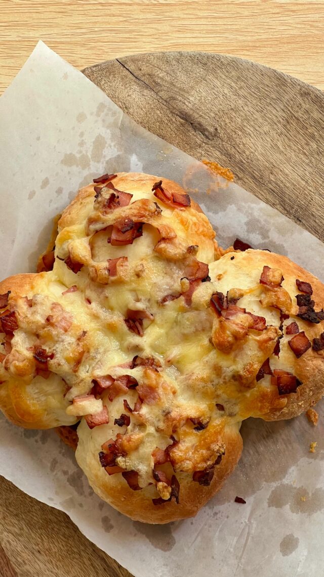 4 ingredient mini cheese and bacon rolls 🤤

I absolutely loveee cheese and bacon rolls!! I didn’t want to spend too long making them so I used an easy 2 ingredient dough and they turned out so good 😍

Ingredients:
1 cup self raising flour (+ extra for kneading) 
3/4 cups greek yoghurt 
4 slices of bacon, diced and pan fried 
Shredded cheese 

Method:
1. Add flour and greek yoghurt to a bowl and mix until it starts to come together.
Flour your surface and knead until smooth - if it’s too wet add more flour 
2. Divide dough into 4 and roll into balls. Add to a baking tray. 
3. Top with bacon and cheese. Bake at 180°c for 15 minutes or until golden. 

Enjoy! 

Recipe inspo: 
https://bellyrumbles.com/4-ingredient-cheese-and-bacon-rolls/

#easyrecipes #4ingredients #cheeseandbacon #easyrecipe #recipeideas #cheeseandbaconrolls #recipeoftheday