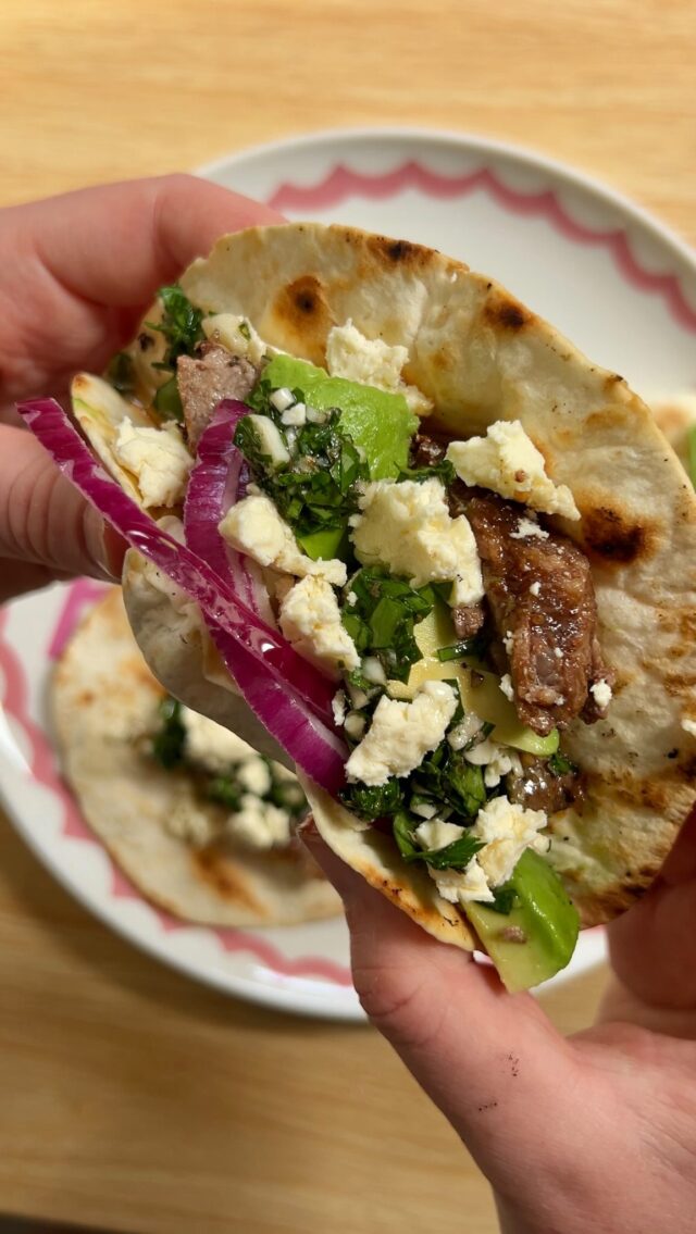 Steak tacos 🌮

This is my favourite dinner at the moment 🤩 
They’re so easy to make and taste absolutely delicious! 

Ingredients:
Steak 
Seasonings of choice 
Soft tacos 
Avocado 
Red onion
Feta 
Chimichurri — I just googled a recipe! 

p.s how cute is my little helper 🥹🐾

#steaktacos #easydinners #easydinnerideas #easydinnerrecipes #dinnerrecipe #dinnerinspo #mealideas