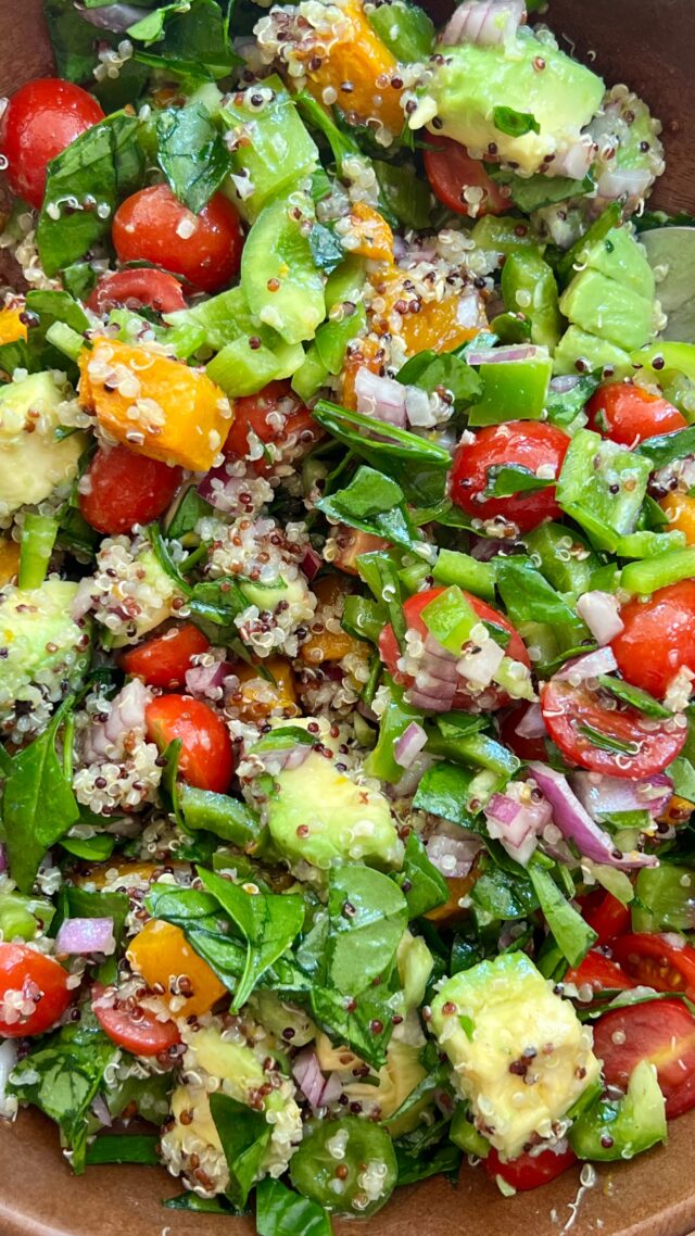 roasted pumpkin and quinoa salad 🥬🍋🥑🍅

This week’s salad prep!
I love this salad, it’s such a good combo 🤤

Ingredients:
1/4 of a pumpkin 
Olive oil
Seasonings of choice 

— roasted at 180°c for 30 minutes or until golden

Quinoa:
1 cup quinoa 
2 cups chicken stock

— cook as per directions 

Salad:
Spinach, chopped 
1 capsicum, chopped
1 cup cherry tomatoes, halved 
1 avocado, chopped 
1/2 a red onion 
Feta 

Dressing:
Drizzle of olive oil
Salt 
Juice of one lemon 

Makes about 4 serves — enjoy! 

#salad #saladrecipe #saladrecipes #mealprep #saladprep #saladlover #saladlovers #healthyrecipes #healthyrecipeideas #saladsofinstagram #salads