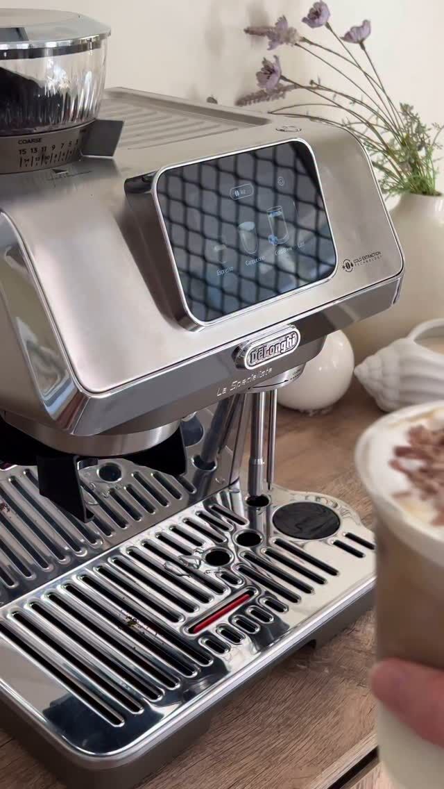 Cold Brew Iced cappuccino 🤎

I love a fun little drink and thanks to the De’Longhi La Specialista Touch it’s never been easier to make your coffees at home☕️

No matter what your coffee preference is, this coffee machine has you covered! Make a fun iced drink using the cold brew setting or your usual cup of hot coffee, with preset recipes to choose or customise your own! 

The guided screen means being your own barista has never been easier, so you can enjoy the coffee of your dreams anytime at home 😍

#ad
#DeLonghiAu
#DeLonghiNZ
#LaSpecialistaTouch
#CoffeeMachineOfYourDreams